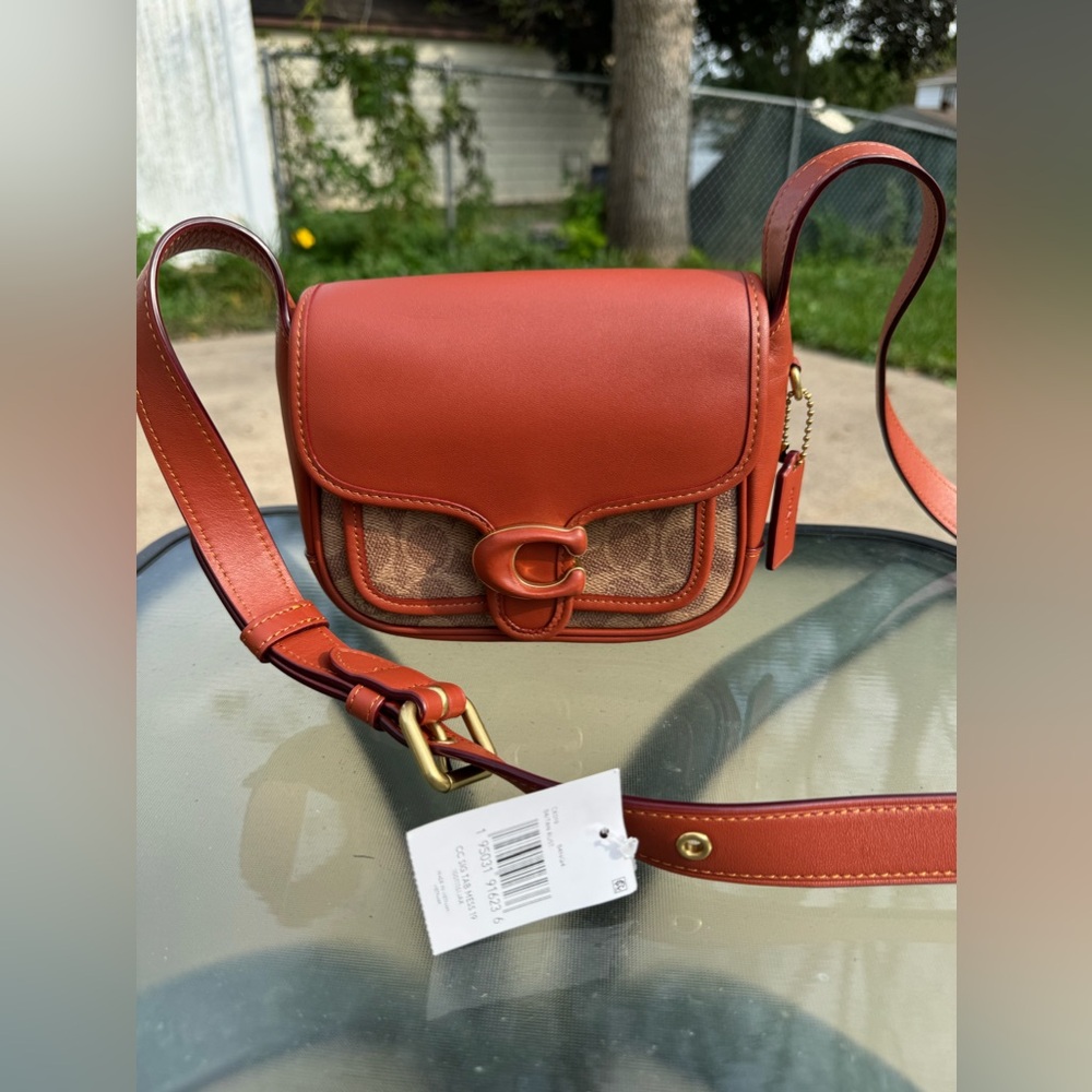 Coach Tabby Messenger 19 signature